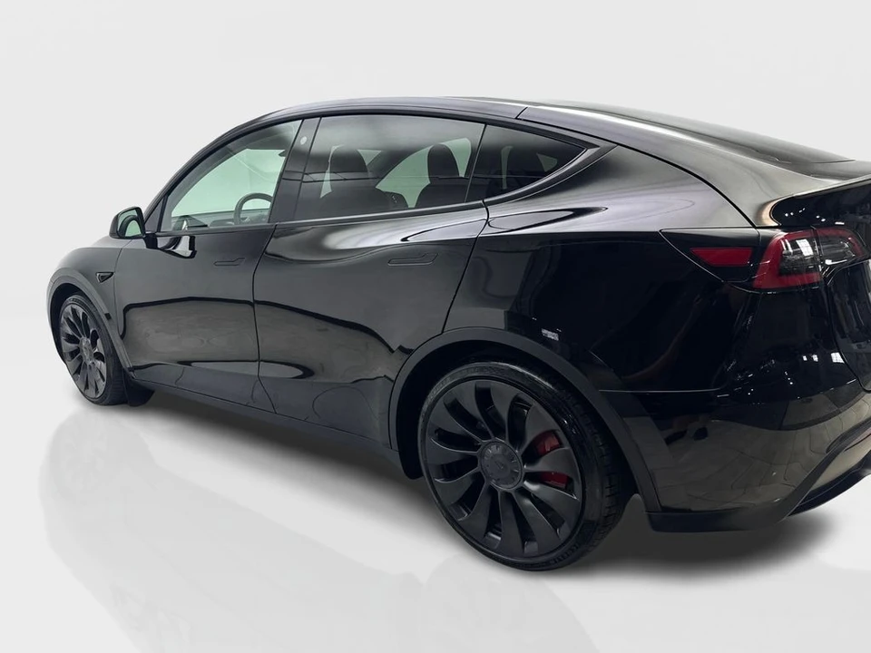 2023 Tesla Model Y Performance - Image 14 of 21