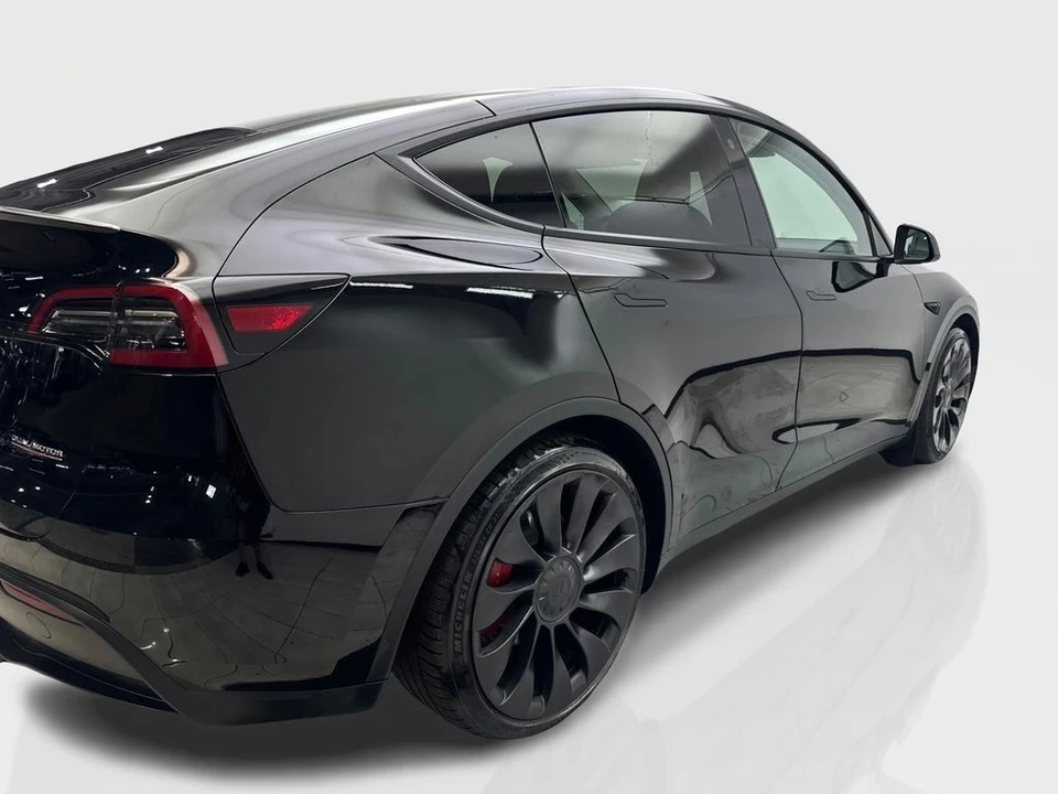 2023 Tesla Model Y Performance - Image 13 of 21