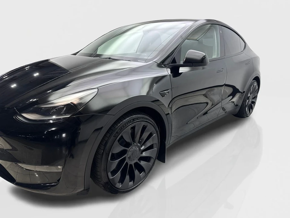 2023 Tesla Model Y Performance - Image 11 of 21