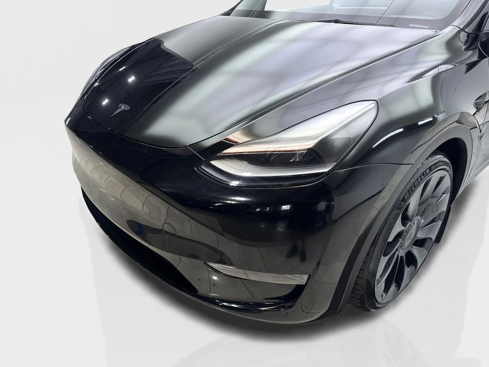 2023 Tesla Model Y Performance - Image 16 of 21