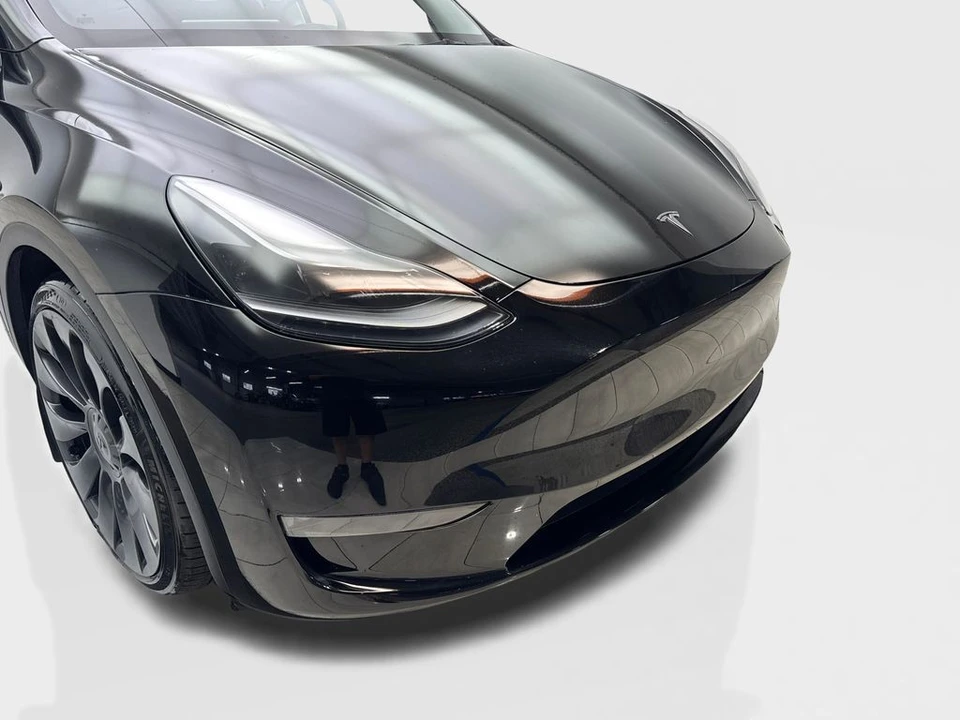 2023 Tesla Model Y Performance - Image 17 of 21