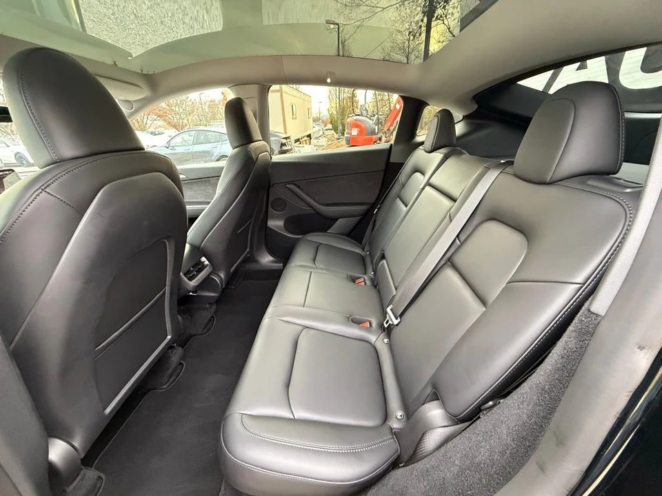 2023 Tesla Model Y Performance - Image 9 of 12