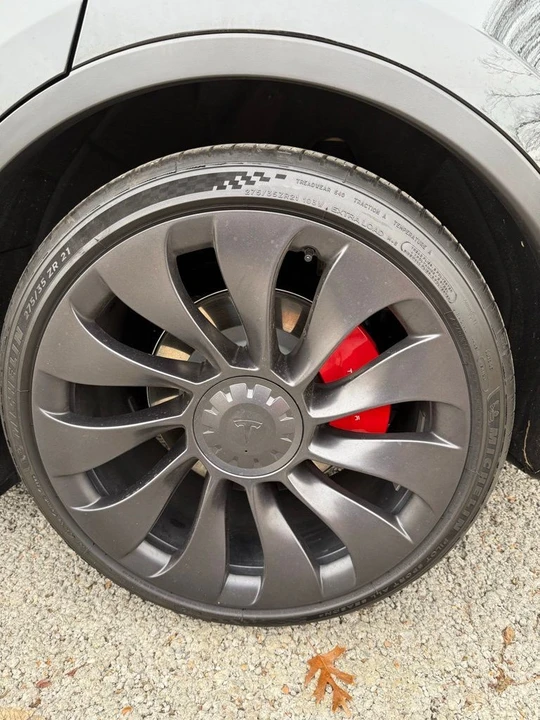 2023 Tesla Model Y Performance - Image 11 of 12