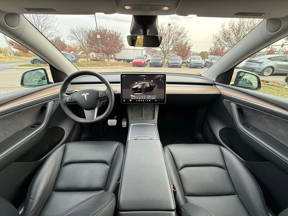 2023 Tesla Model Y Performance - Image 7 of 12
