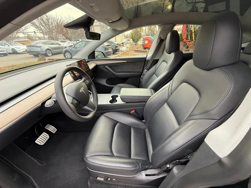 2023 Tesla Model Y Performance - Image 8 of 12