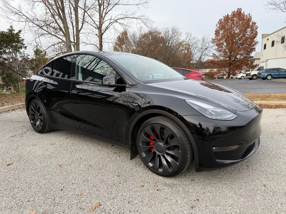 2023 Tesla Model Y Performance - Image 2 of 12