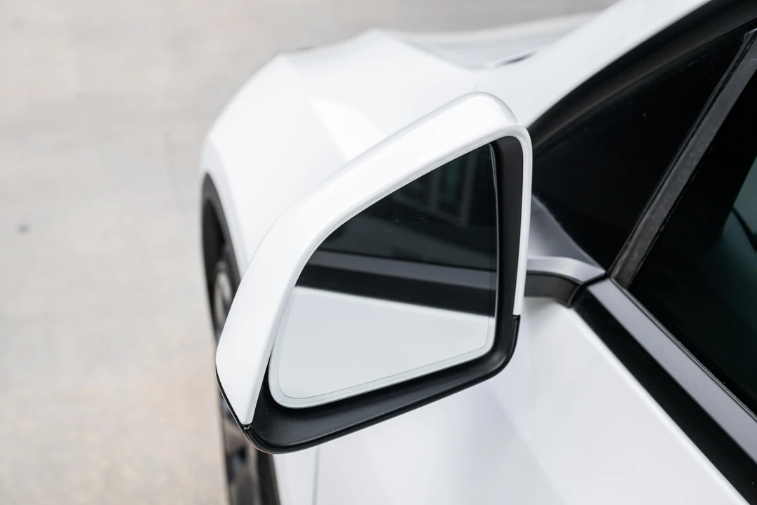 2023 Tesla Model Y Performance - Image 13 of 31