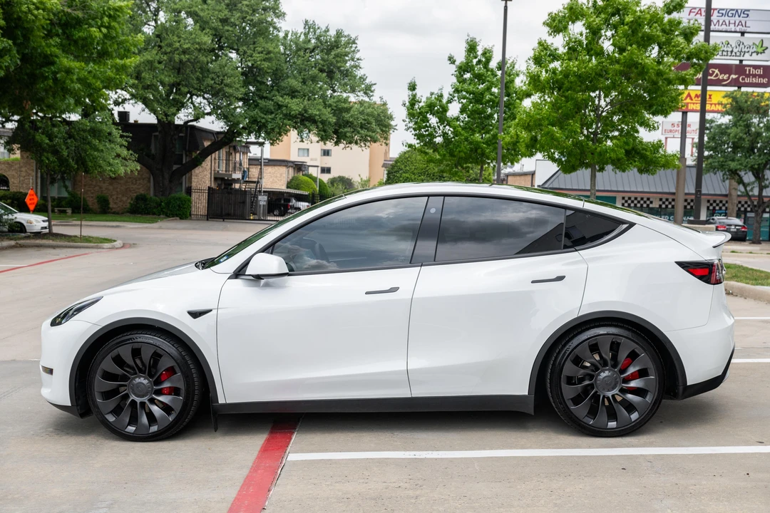 2023 Tesla Model Y Performance - Image 6 of 31