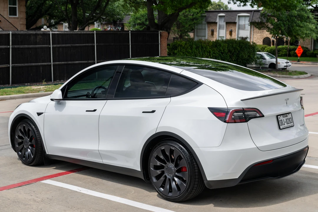 2023 Tesla Model Y Performance - Image 7 of 31