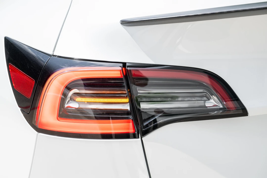 2023 Tesla Model Y Performance - Image 16 of 31
