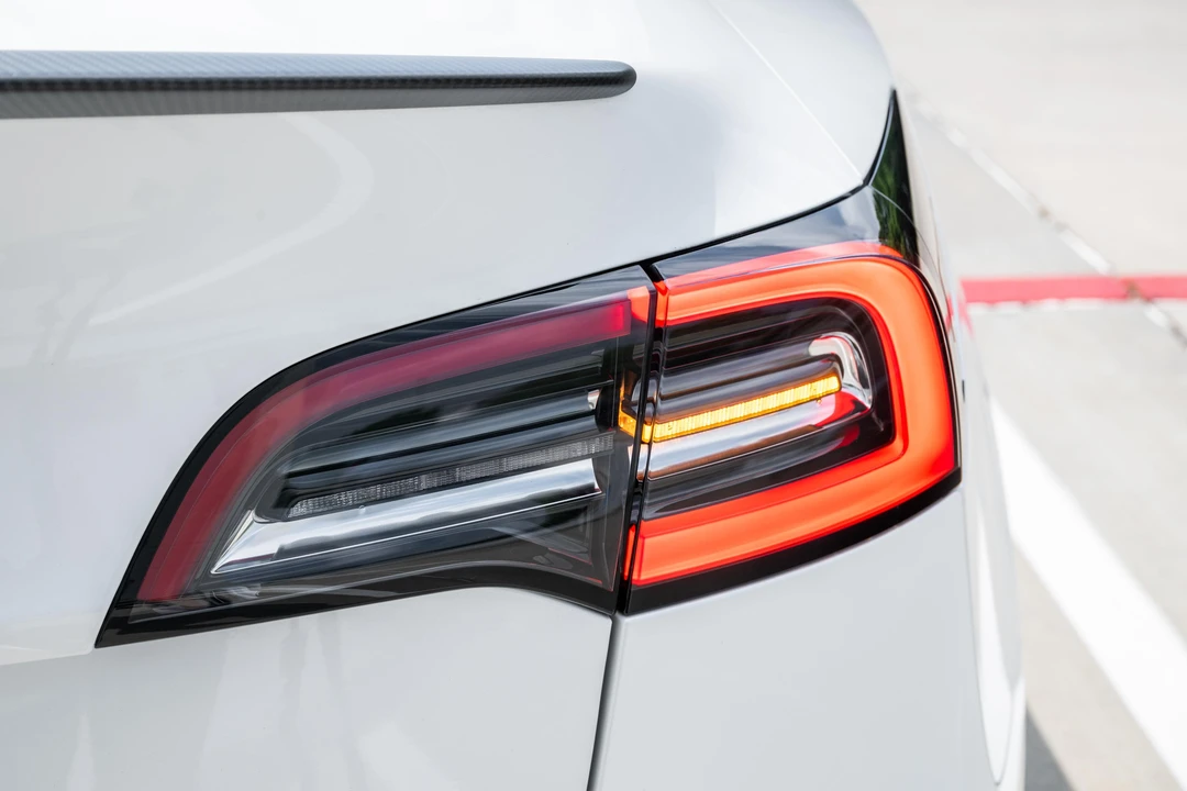 2023 Tesla Model Y Performance - Image 19 of 31