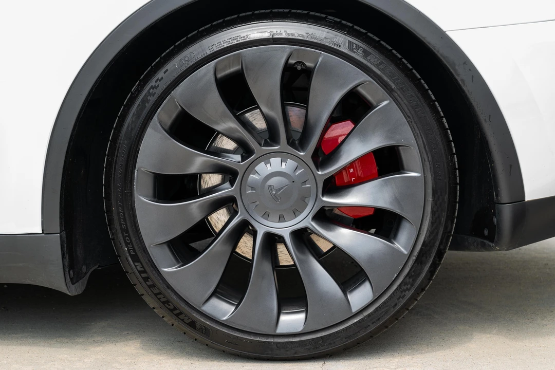 2023 Tesla Model Y Performance - Image 28 of 31