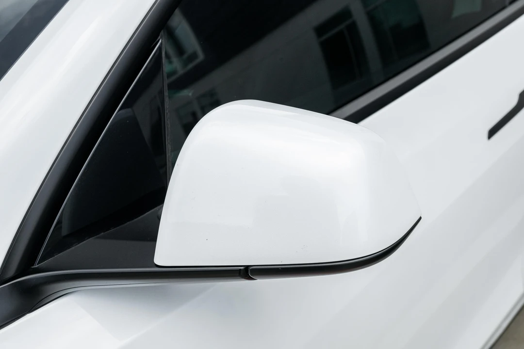 2023 Tesla Model Y Performance - Image 12 of 31