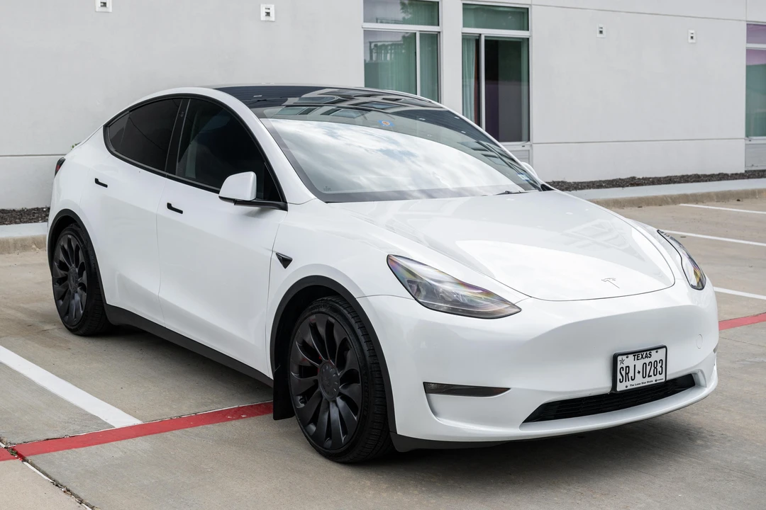 2023 Tesla Model Y Performance - Image 8 of 31