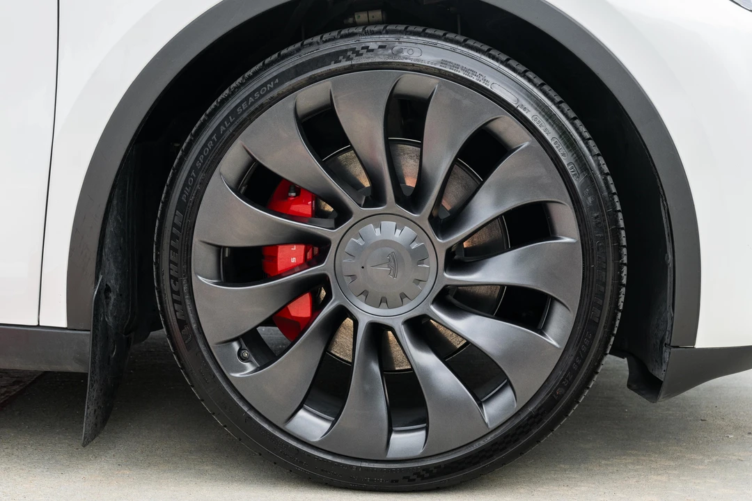 2023 Tesla Model Y Performance - Image 30 of 31