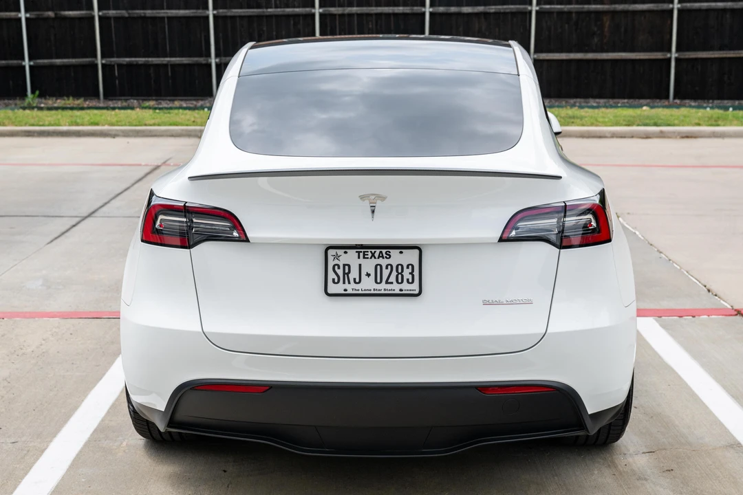 2023 Tesla Model Y Performance - Image 5 of 31