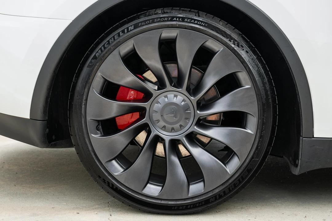 2023 Tesla Model Y Performance - Image 29 of 31