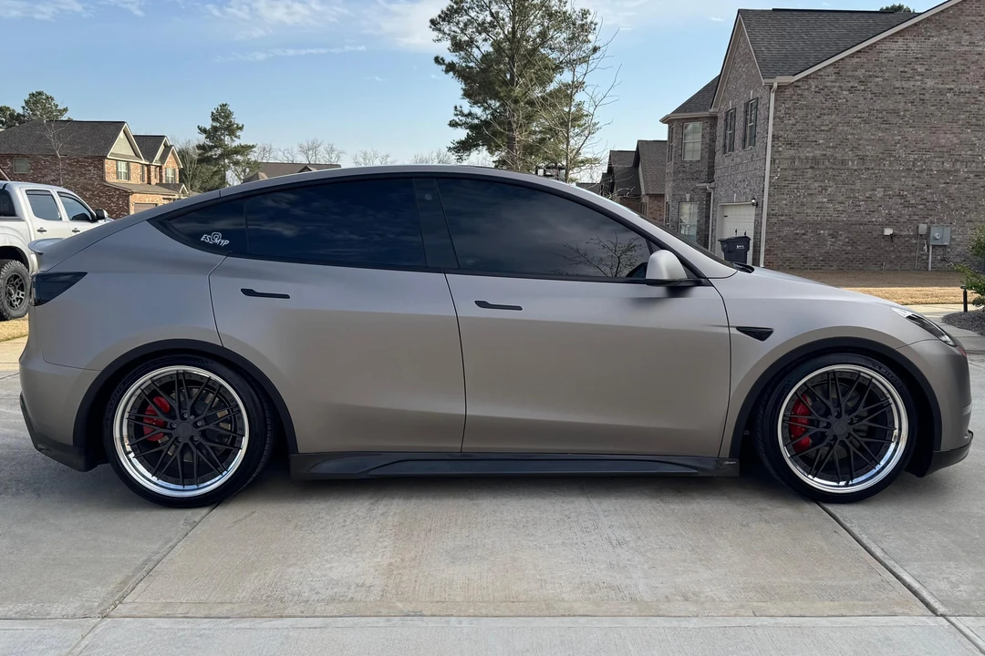 2023 Tesla Model Y Performance - Image 8 of 18