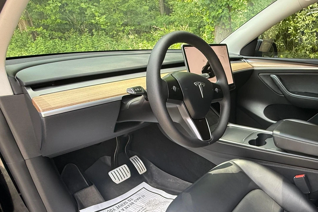2023 Tesla Model Y Performance - Image 15 of 31
