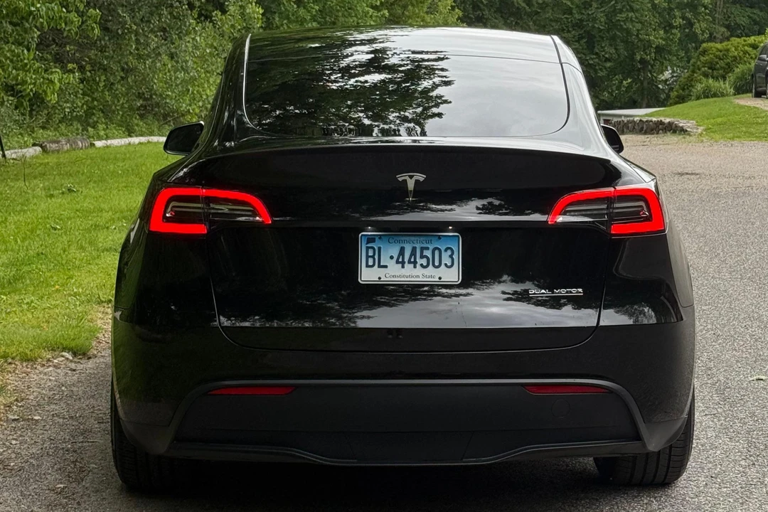 2023 Tesla Model Y Performance - Image 5 of 31