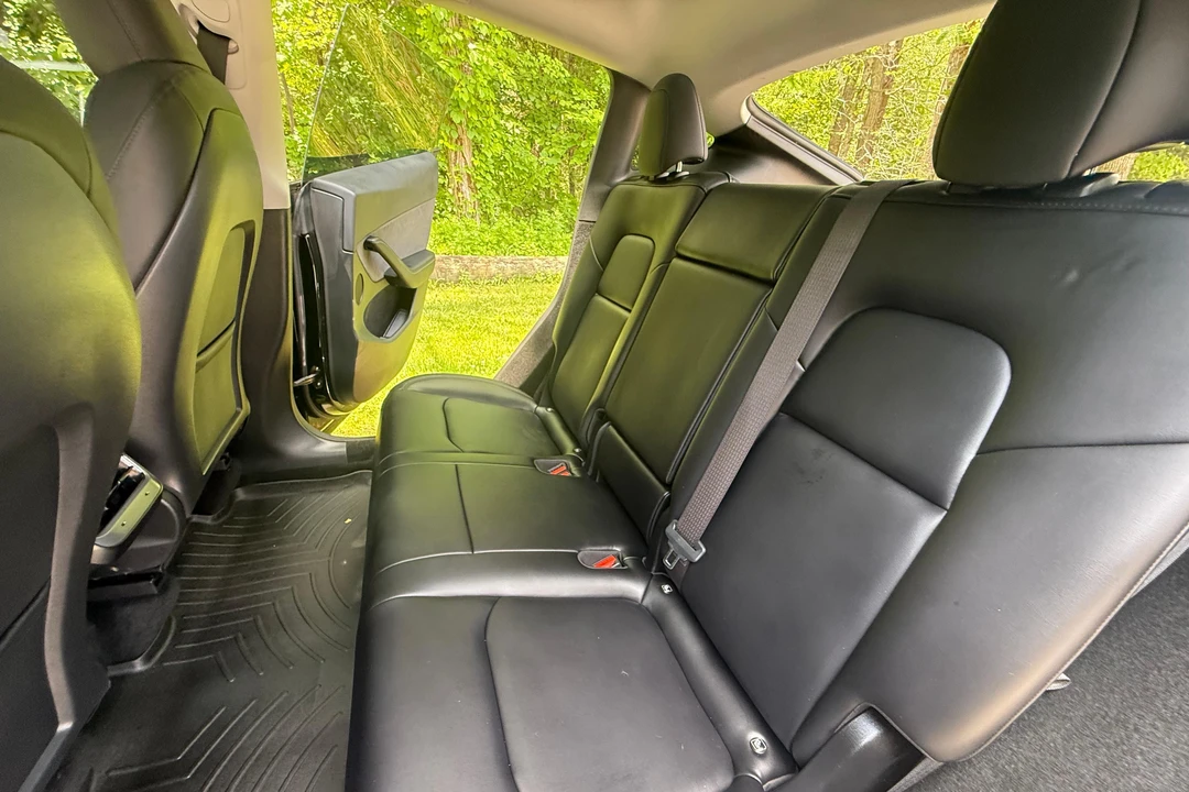 2023 Tesla Model Y Performance - Image 17 of 31