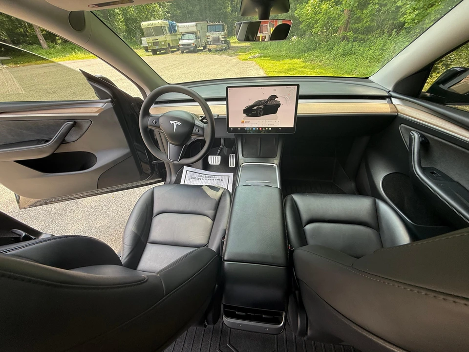 2023 Tesla Model Y Performance - Image 22 of 31