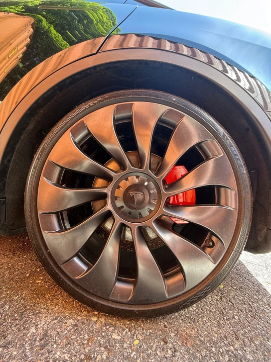 2023 Tesla Model Y Performance - Image 13 of 31