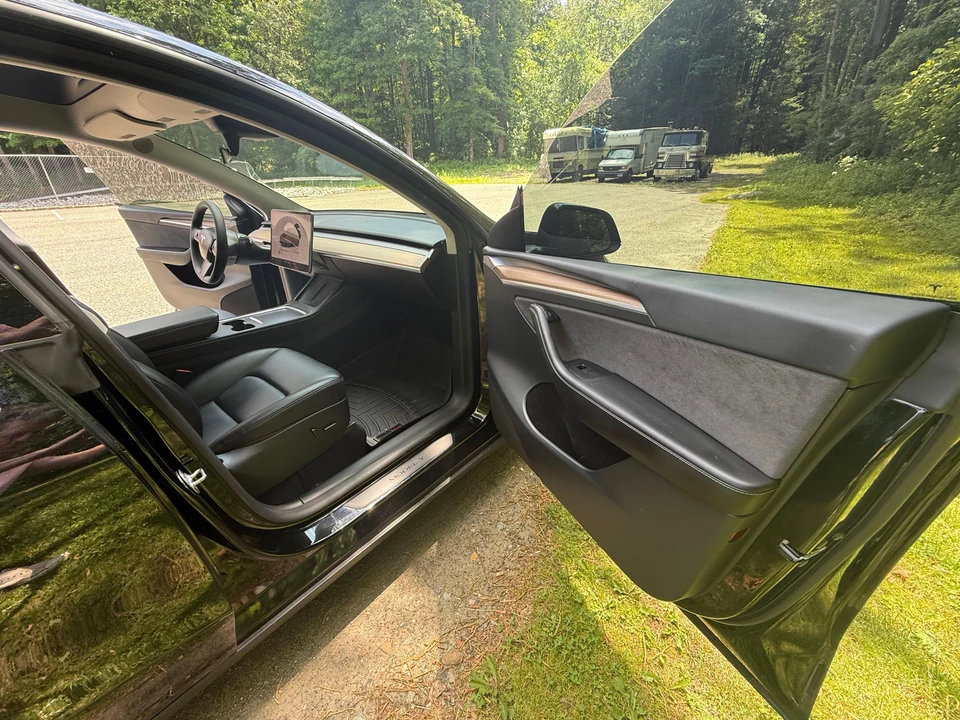 2023 Tesla Model Y Performance - Image 28 of 31