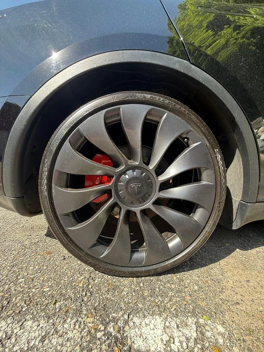 2023 Tesla Model Y Performance - Image 14 of 31