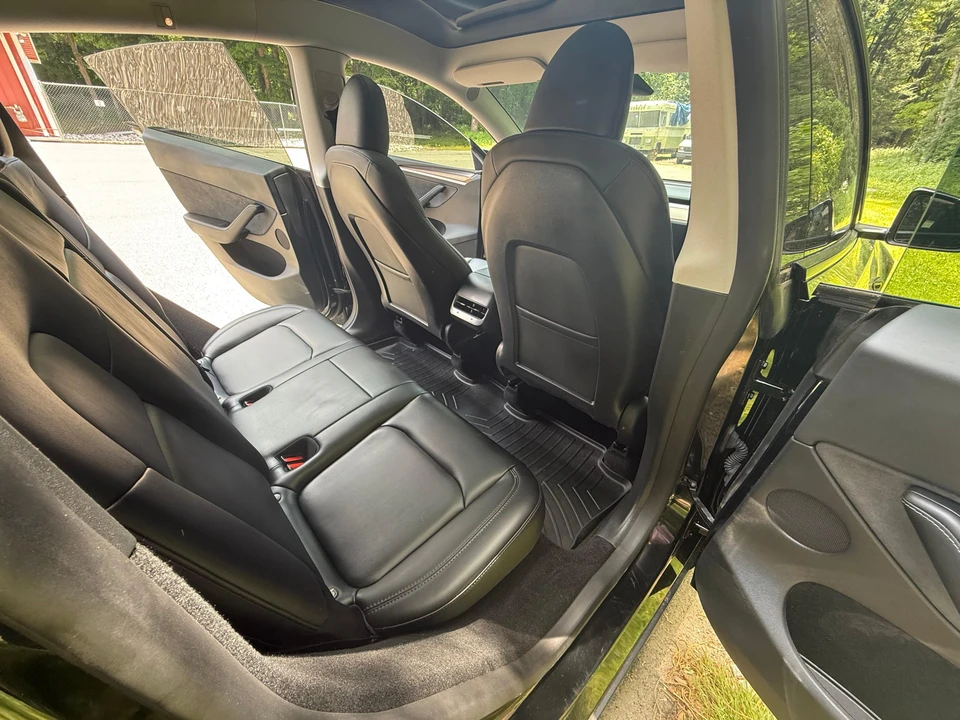 2023 Tesla Model Y Performance - Image 25 of 31