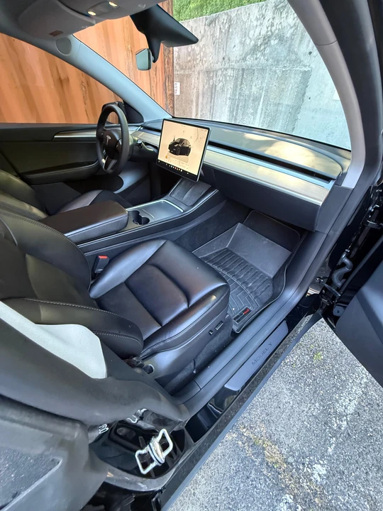2023 Tesla Model Y Performance - Image 21 of 31