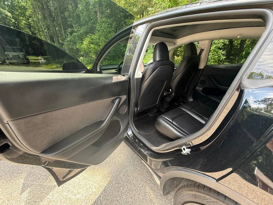 2023 Tesla Model Y Performance - Image 29 of 31