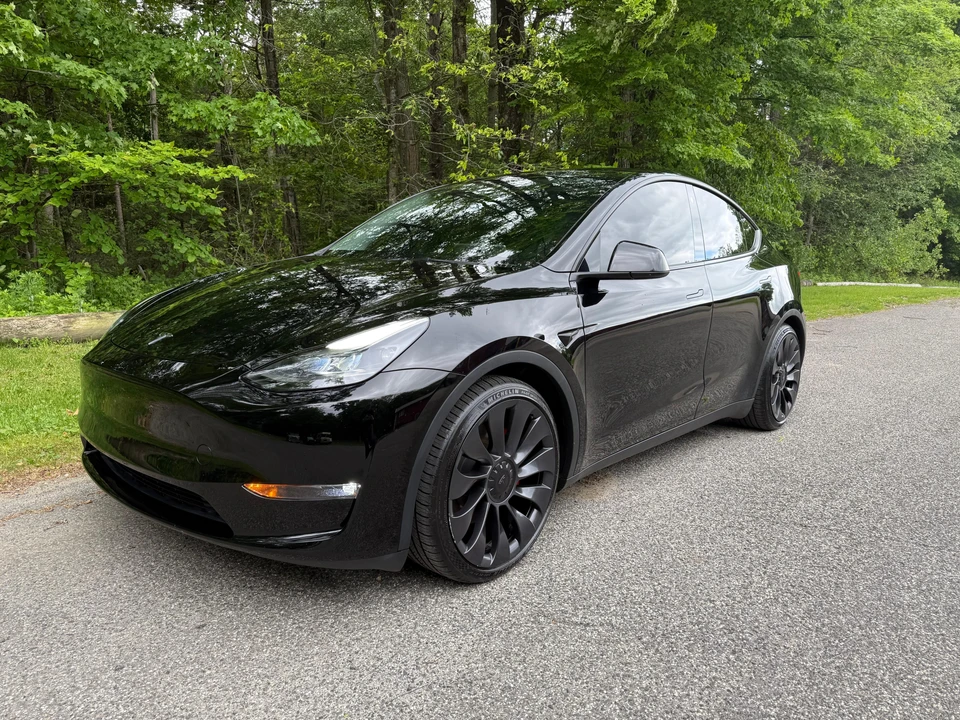 2023 Tesla Model Y Performance - Image 6 of 31