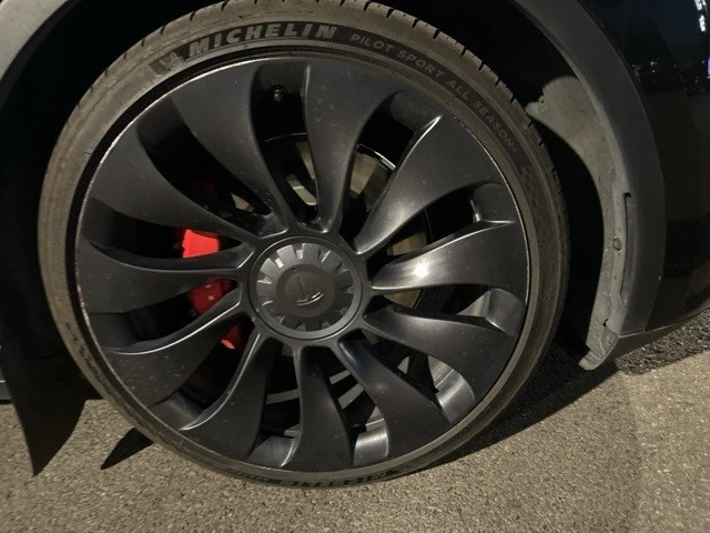 2023 Tesla Model Y Performance - Image 10 of 11