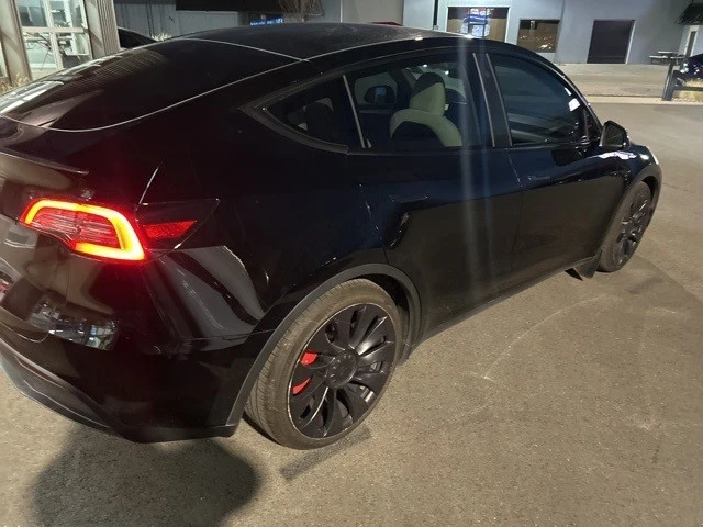 2023 Tesla Model Y Performance - Image 8 of 11
