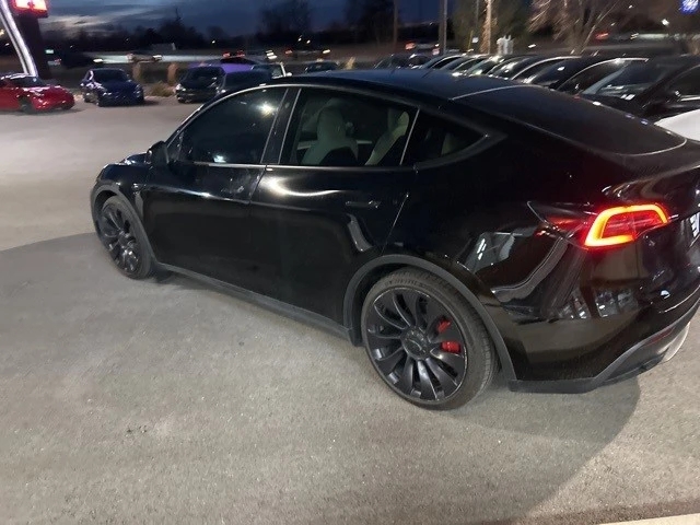 2023 Tesla Model Y Performance - Image 6 of 11