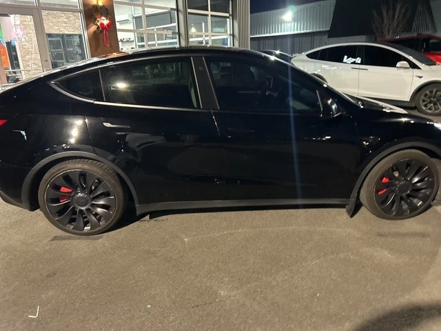 2023 Tesla Model Y Performance - Image 9 of 11