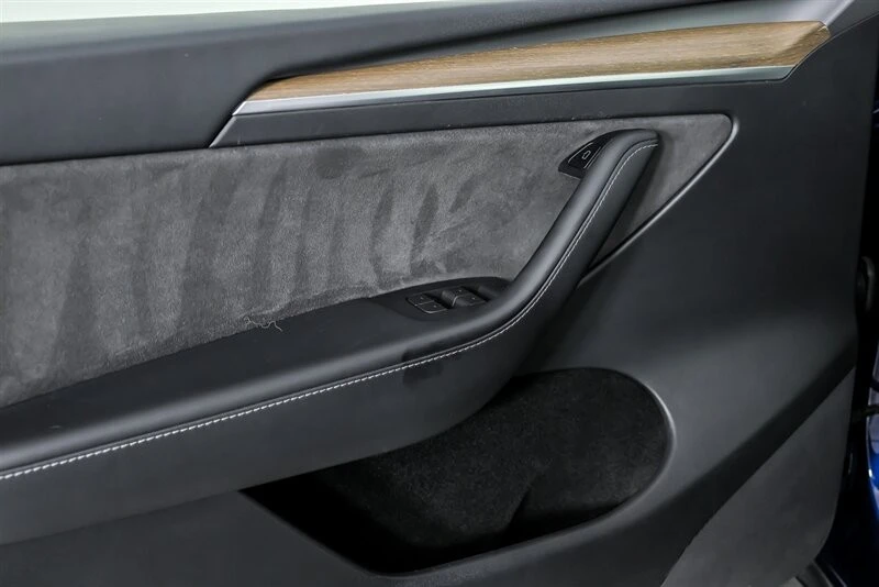 2023 Tesla Model Y Performance - Image 18 of 21