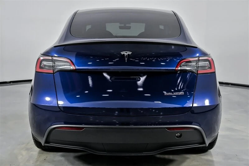 2023 Tesla Model Y Performance - Image 11 of 21