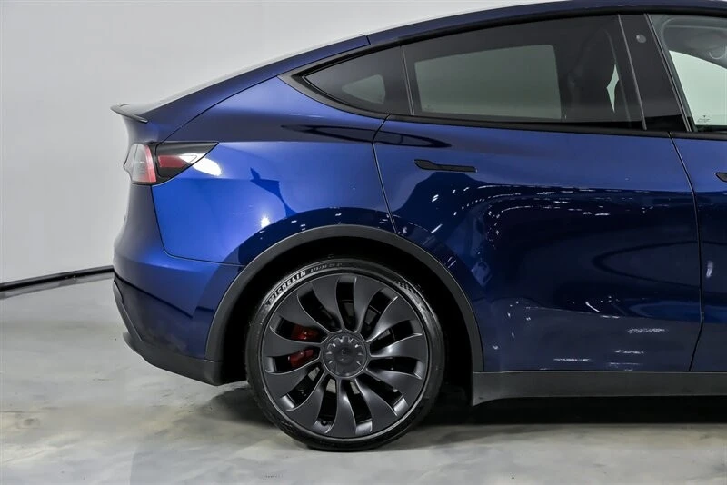2023 Tesla Model Y Performance - Image 13 of 21