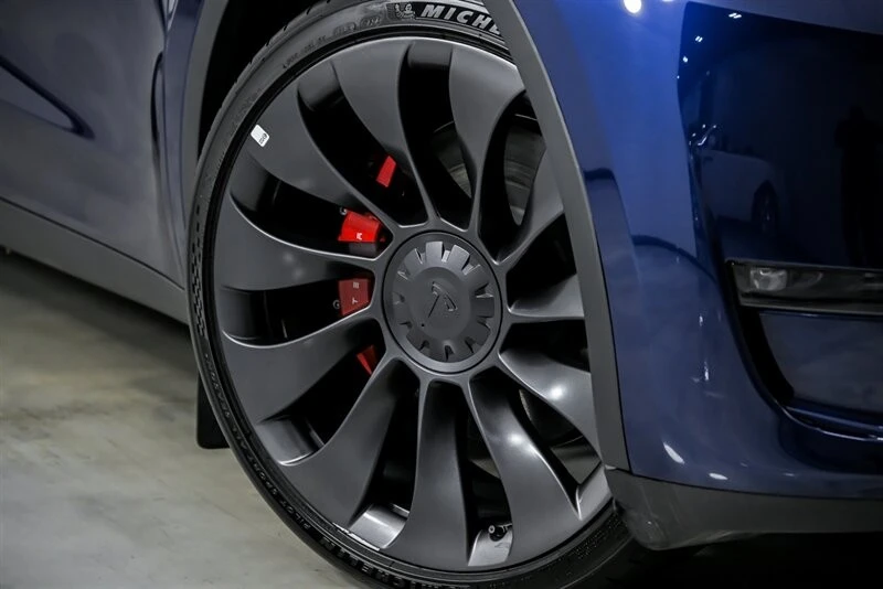 2023 Tesla Model Y Performance - Image 4 of 21