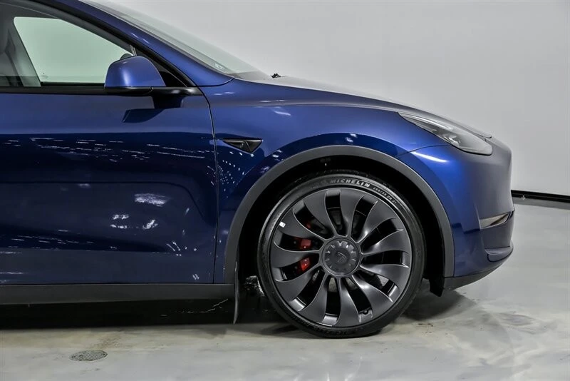 2023 Tesla Model Y Performance - Image 15 of 21