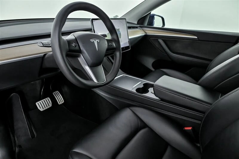 2023 Tesla Model Y Performance - Image 19 of 21