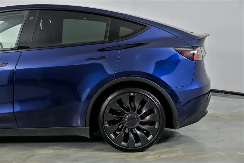 2023 Tesla Model Y Performance - Image 9 of 21