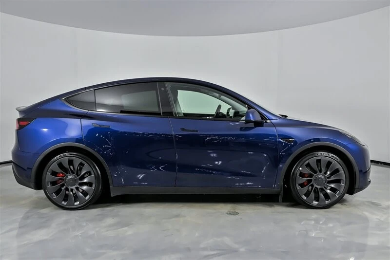 2023 Tesla Model Y Performance - Image 14 of 21
