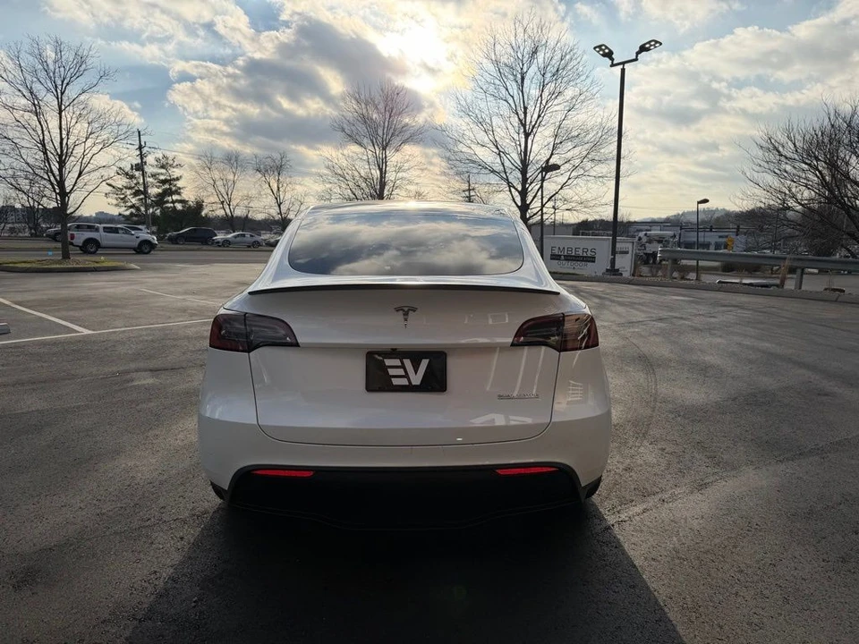 2023 Tesla Model Y Performance - Image 3 of 17