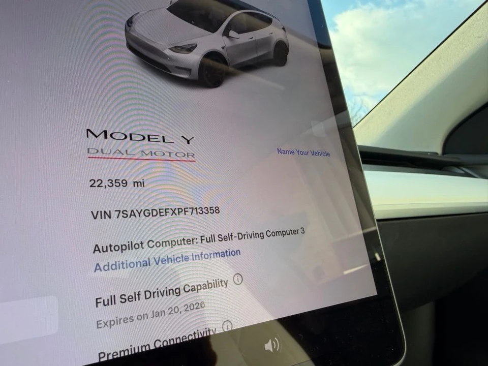 2023 Tesla Model Y Performance - Image 17 of 17