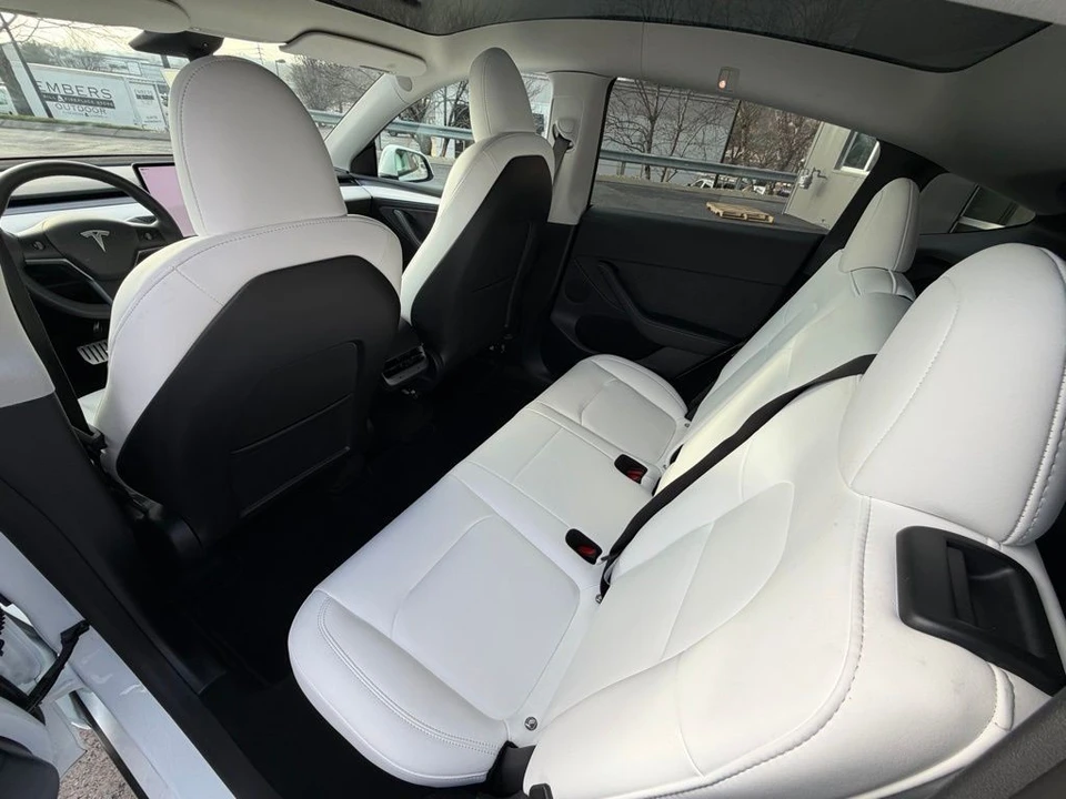 2023 Tesla Model Y Performance - Image 10 of 17