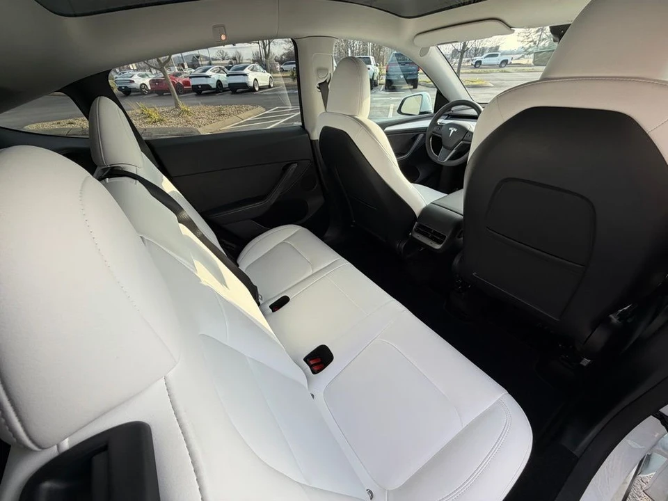 2023 Tesla Model Y Performance - Image 13 of 17