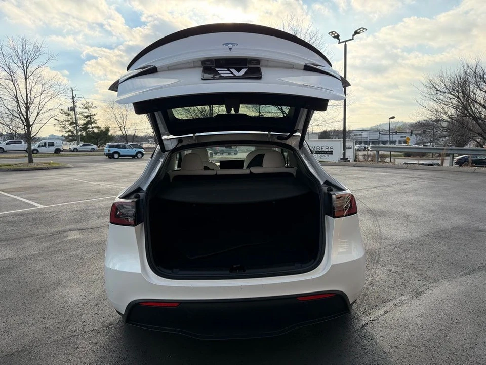 2023 Tesla Model Y Performance - Image 4 of 17
